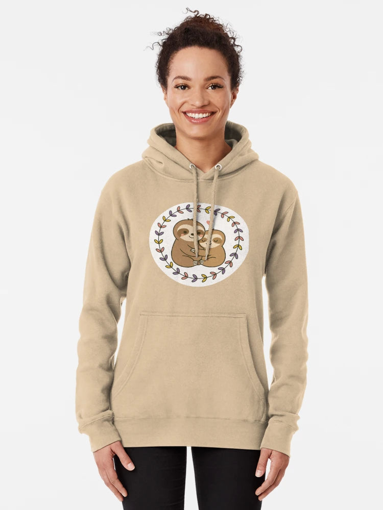 Cute Sloth Hug – Loving Sloths in Floral Wreath Classic T-Shirt